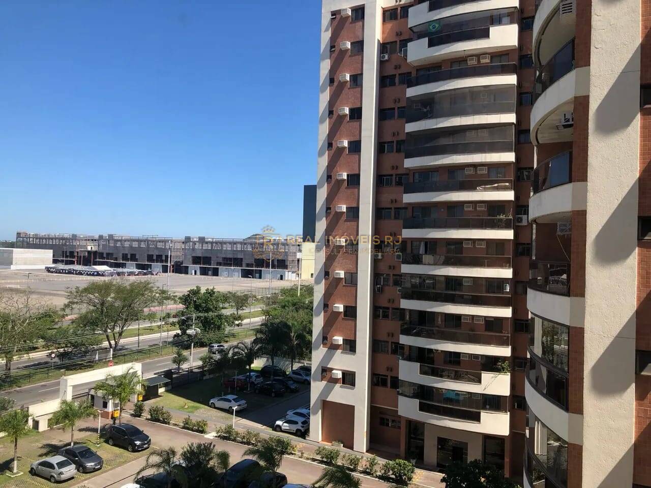 Apartamento à venda com 2 quartos, 65m² - Foto 2