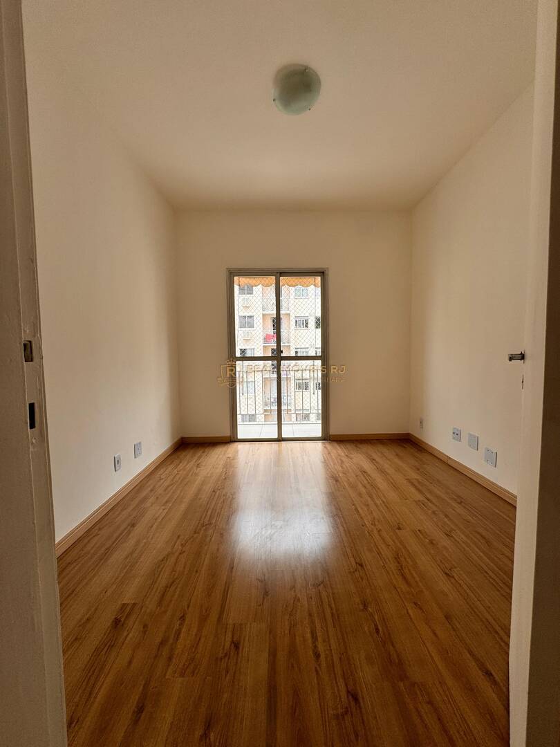 Apartamento à venda com 3 quartos, 75m² - Foto 1