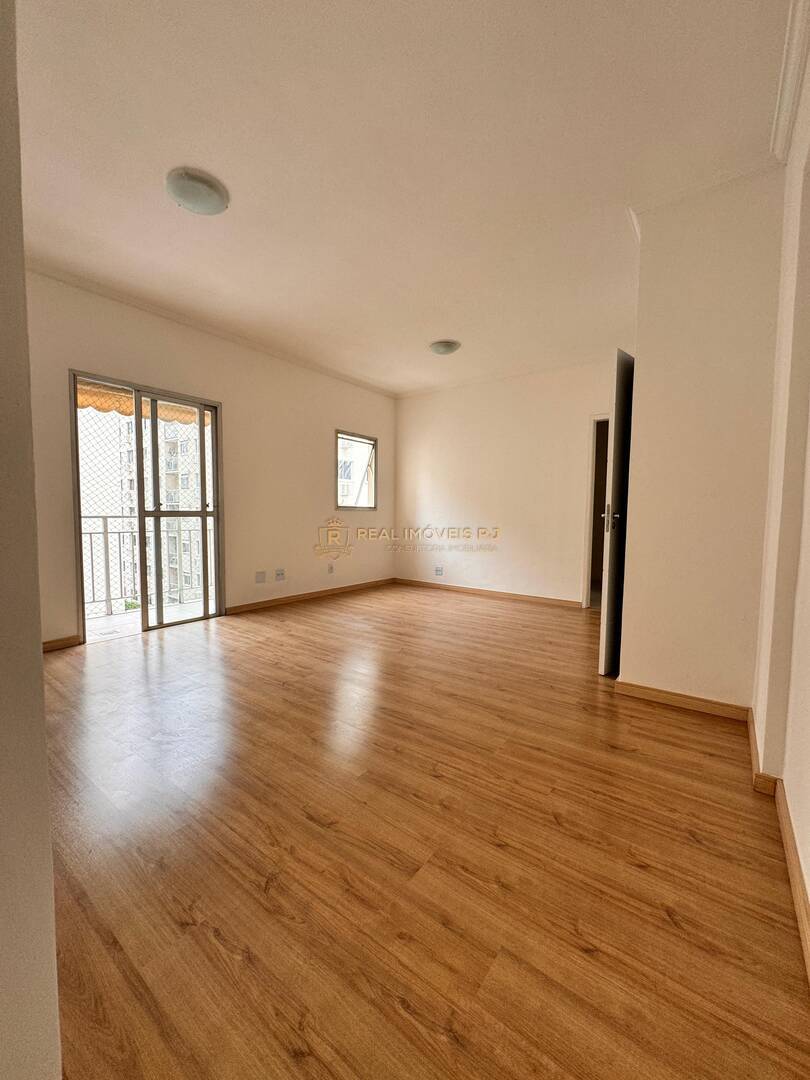 Apartamento à venda com 3 quartos, 75m² - Foto 2