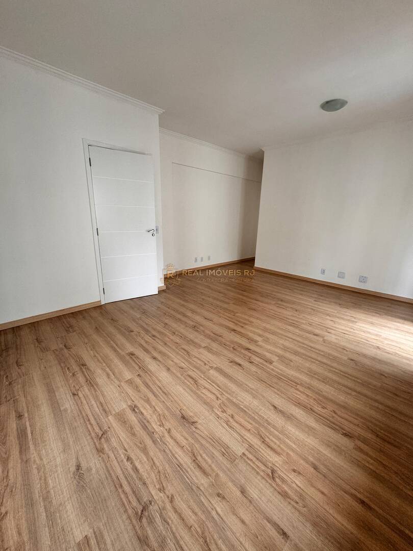 Apartamento à venda com 3 quartos, 75m² - Foto 3