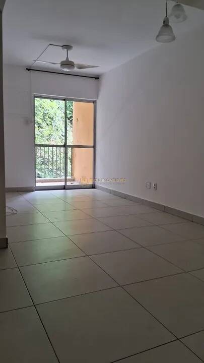 Apartamento à venda com 2 quartos, 69m² - Foto 2