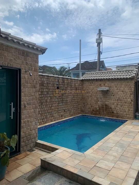 Casa à venda e aluguel com 3 quartos, 300m² - Foto 2