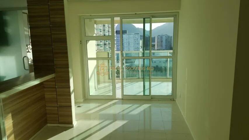 Apartamento à venda com 2 quartos, 68m² - Foto 2