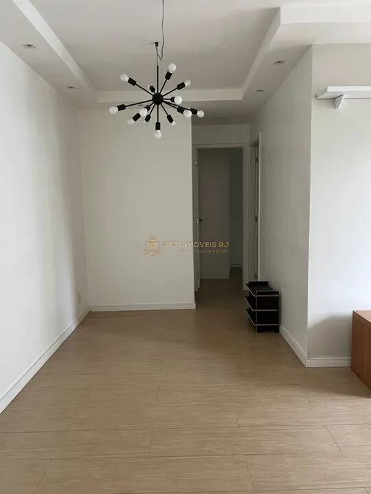 Apartamento à venda com 2 quartos, 64m² - Foto 2