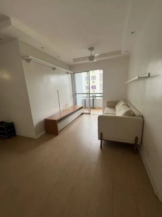 Apartamento à venda com 2 quartos, 64m² - Foto 1