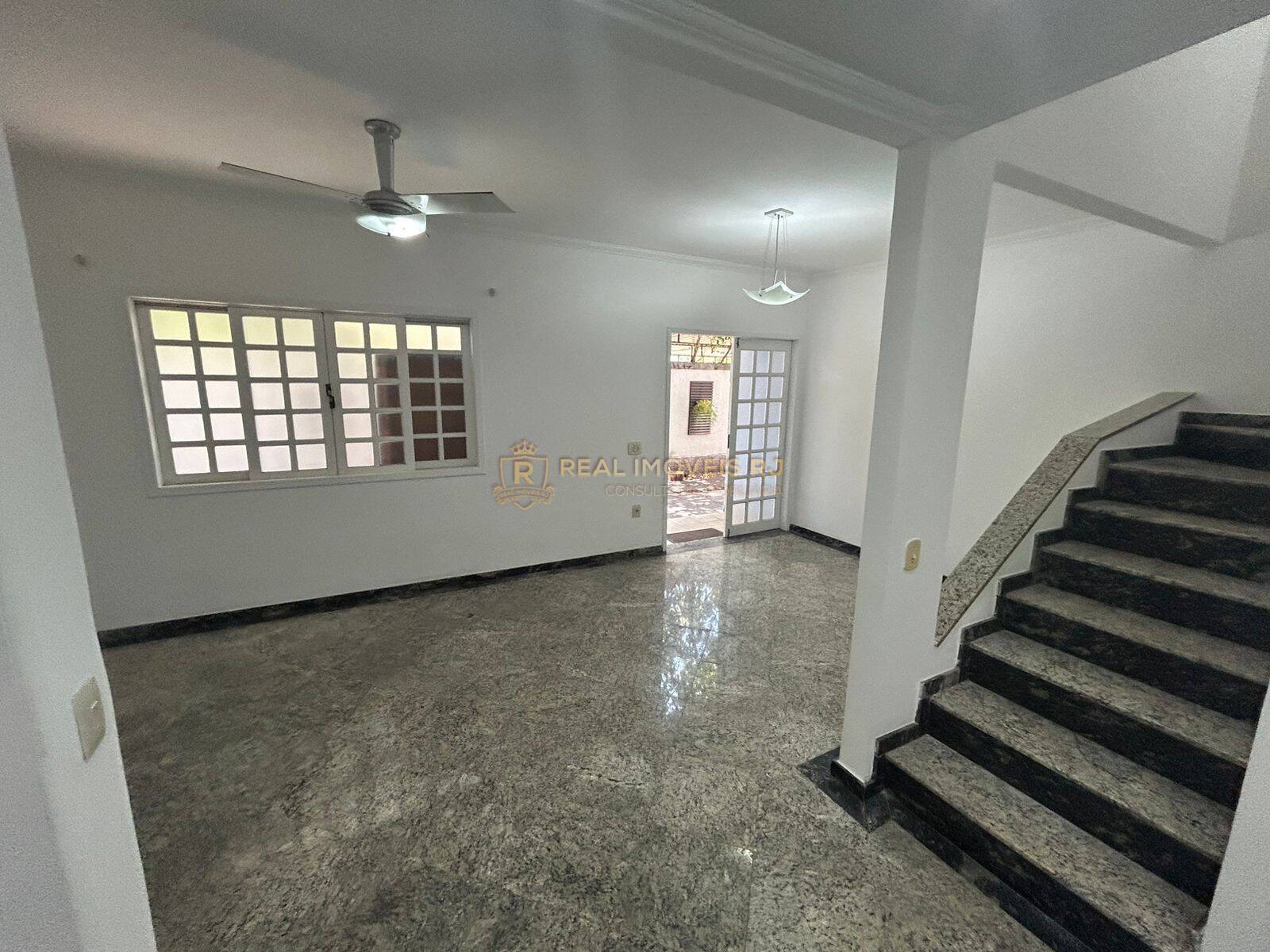 Casa à venda com 4 quartos, 180m² - Foto 2