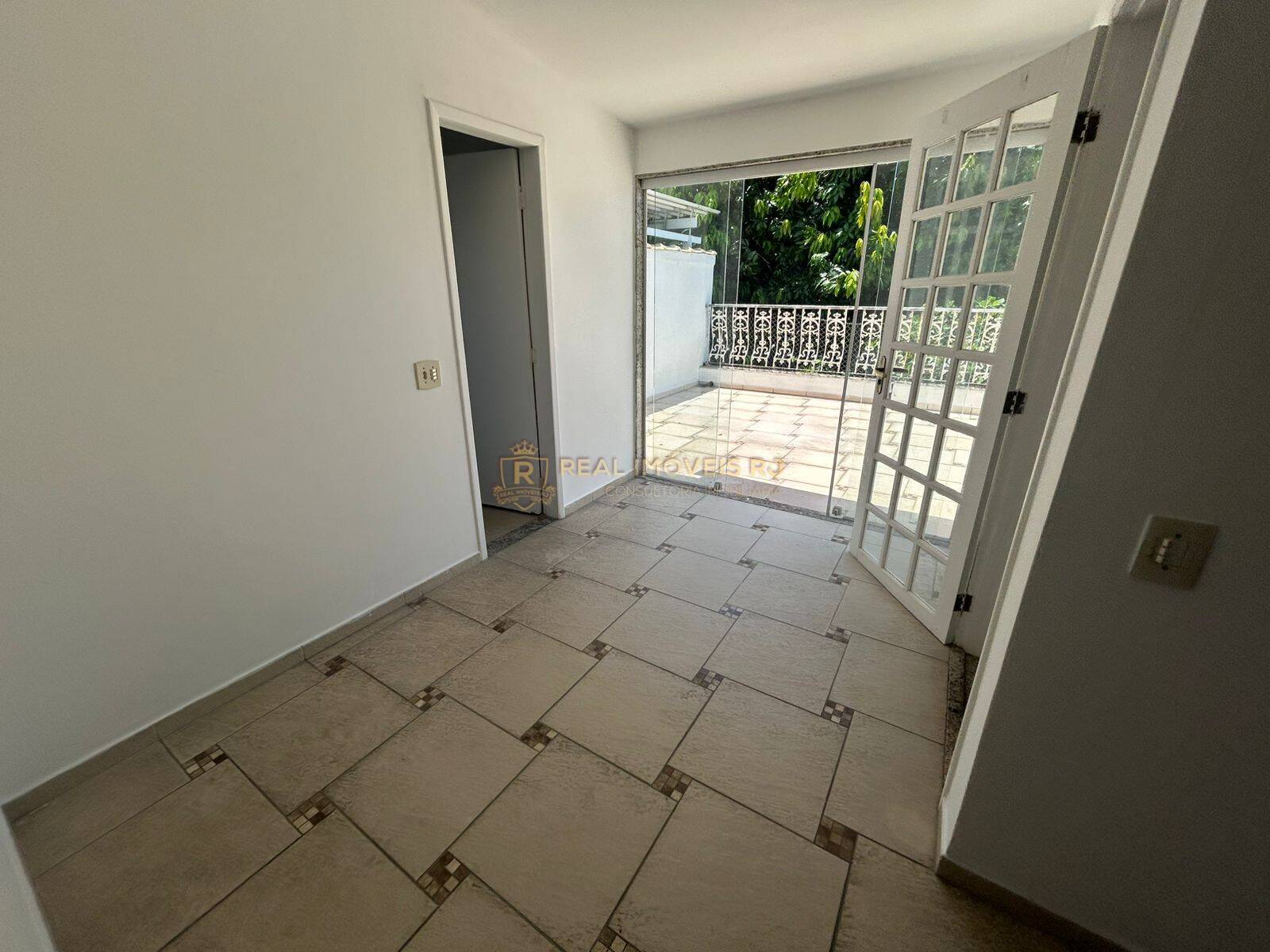 Casa à venda com 4 quartos, 180m² - Foto 10