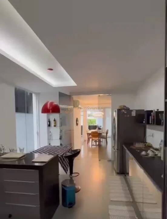 Casa para alugar com 5 quartos, 390m² - Foto 3