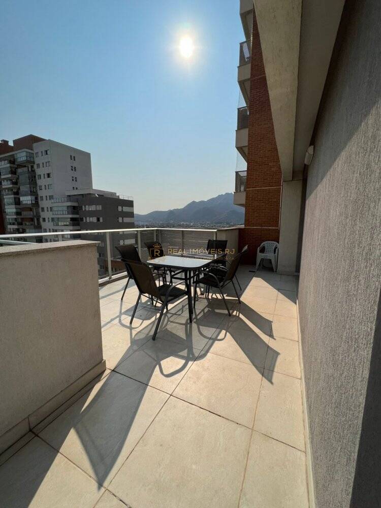 Apartamento à venda com 3 quartos, 150m² - Foto 2